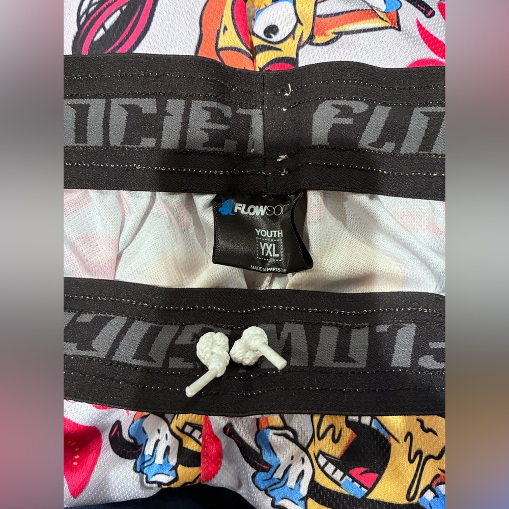 Boys LIKE NEW Flow Society Shorts sz. YXL
No tags, never worn - Picture 5 of 5